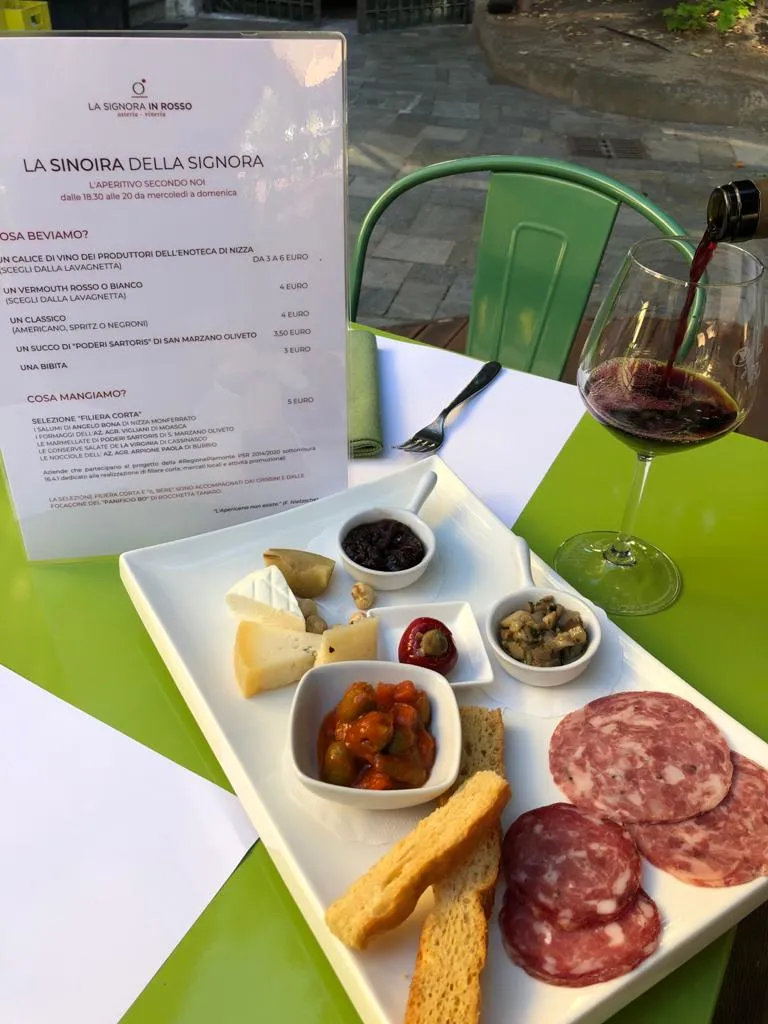 La Signora In Rosso - Osteria Vineria_Nizza Monferrato_slider_image_3