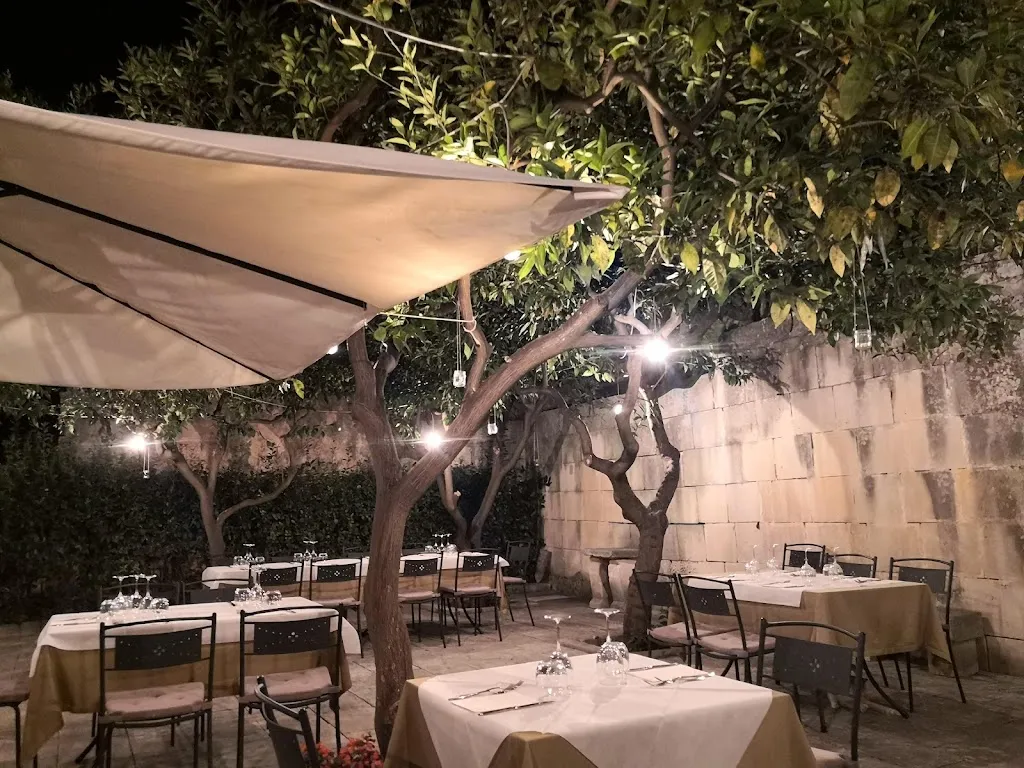 Alogne restaurant in Cursi