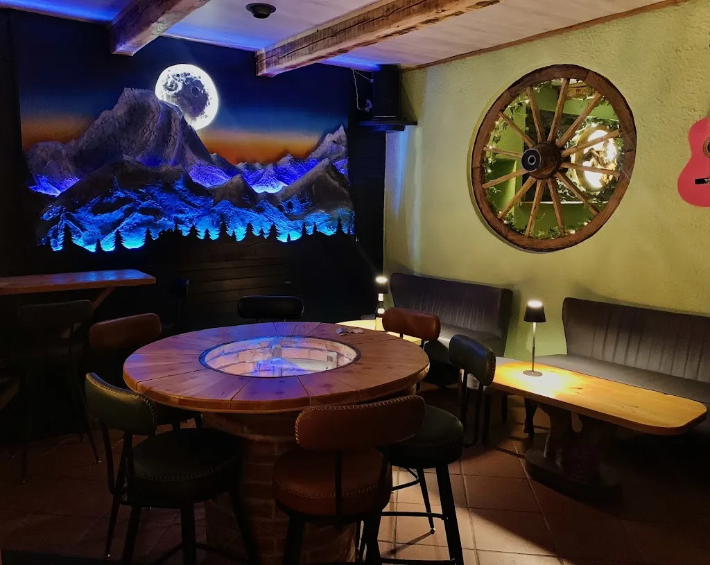 Borgovecchio Oulx Ristorante Hamburgeria Bistrot restaurant in Oulx