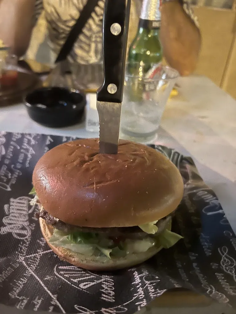 Menu_Black & White - Pinseria - Hamburgeria -Aperitivi- Pizzeria_Cutrofiano_image_6