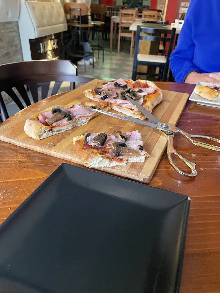 kaz appleton_Black & White - Pinseria - Hamburgeria -Aperitivi- Pizzeria_Cutrofiano_review