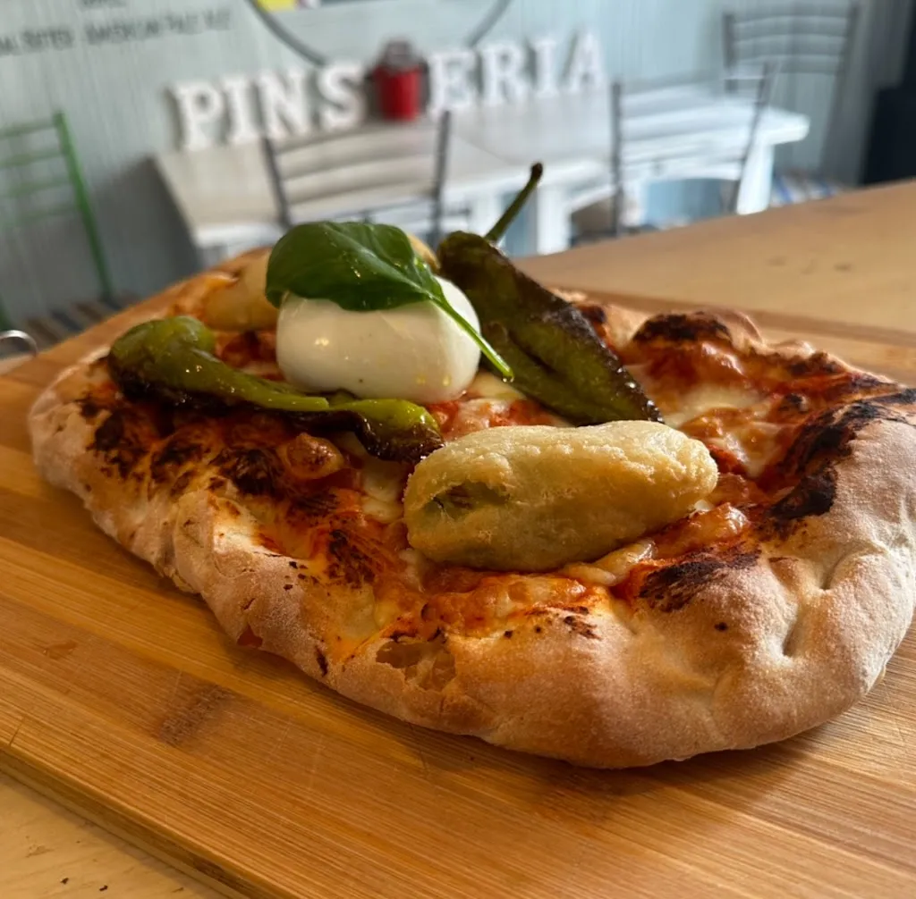 Black & White - Pinseria - Hamburgeria -Aperitivi- Pizzeria_Cutrofiano_slider_image_3