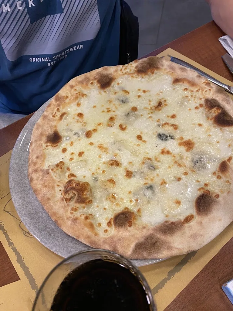 Angélique Burard_Borgo Di Dentro Pizzeria con cucina_Ovada_review