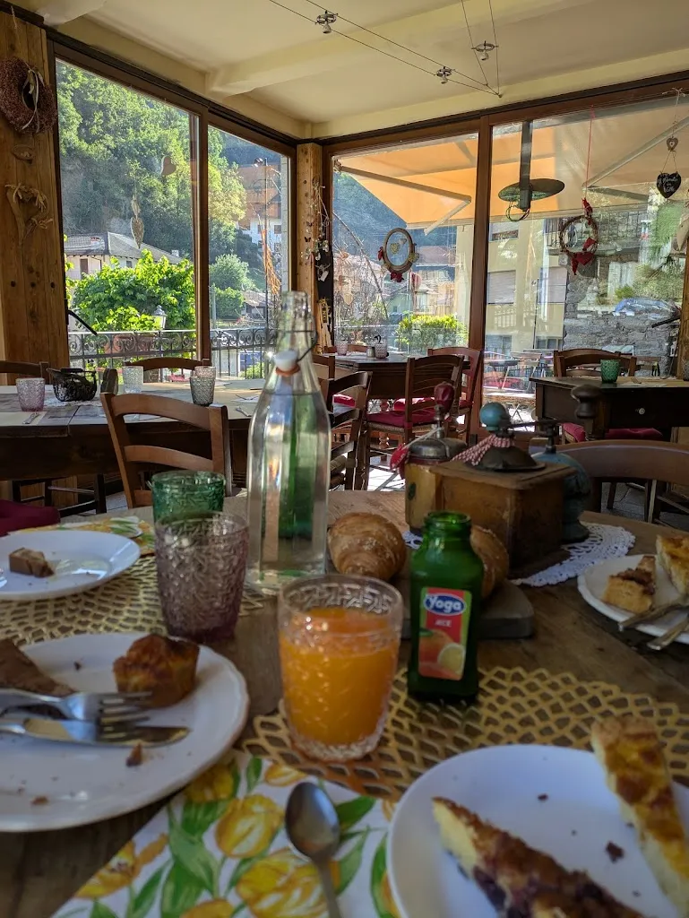 emilie piat_Il Mondo in Valle di Simonetti Monica_Pessinetto_review