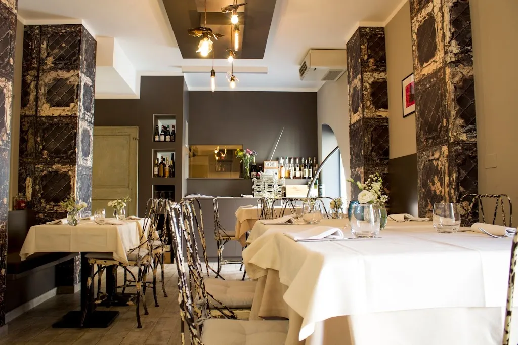 Interno3 Ristorante e bottega gastronomica_Pertengo_slider_image_1