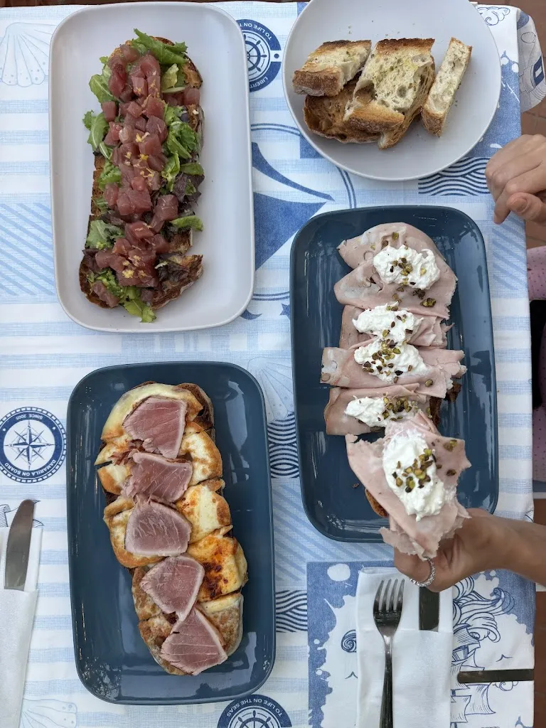 Anastasiia Honcharova_Edoné_Erchie_review