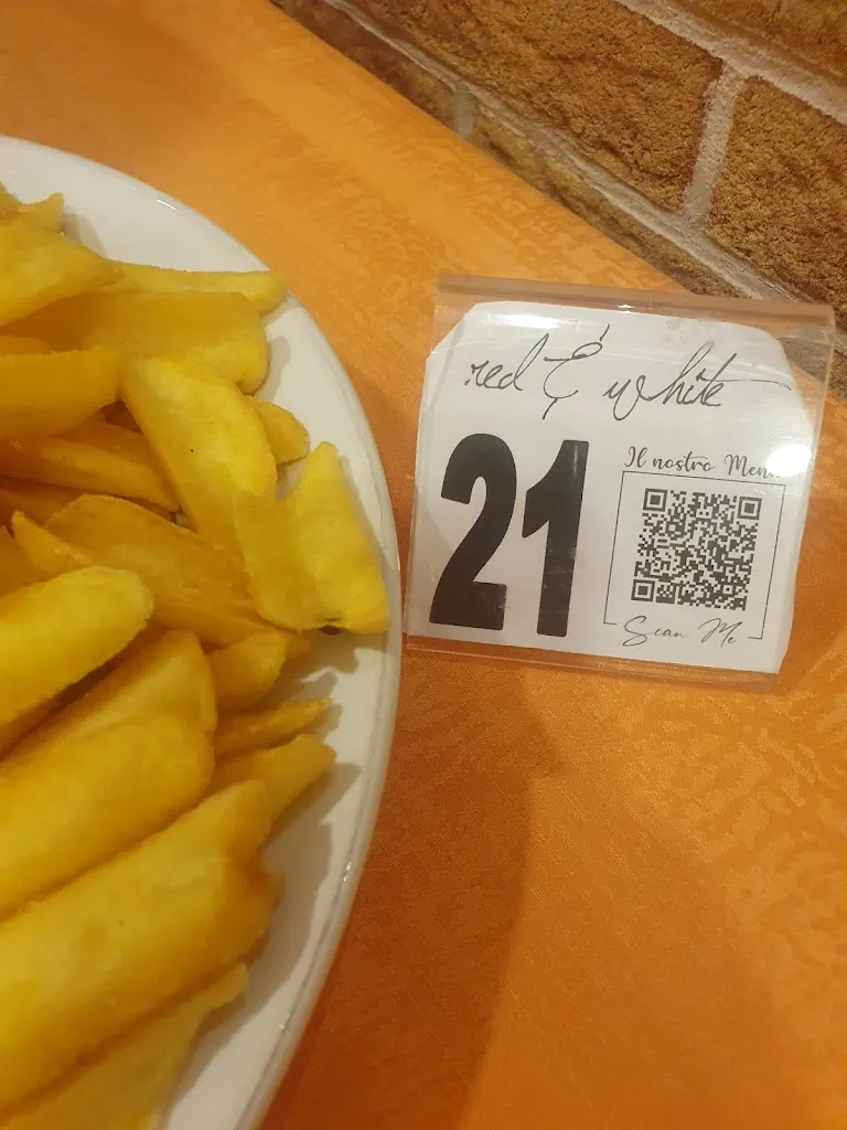 giulia montanarini_Red & White di Coccioli Santo Antonio_Erchie_review