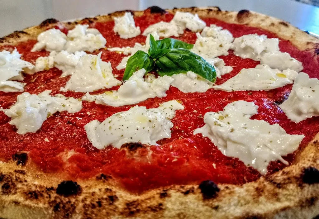 Pizza ad Hoc_Pianezza_slider_image_3