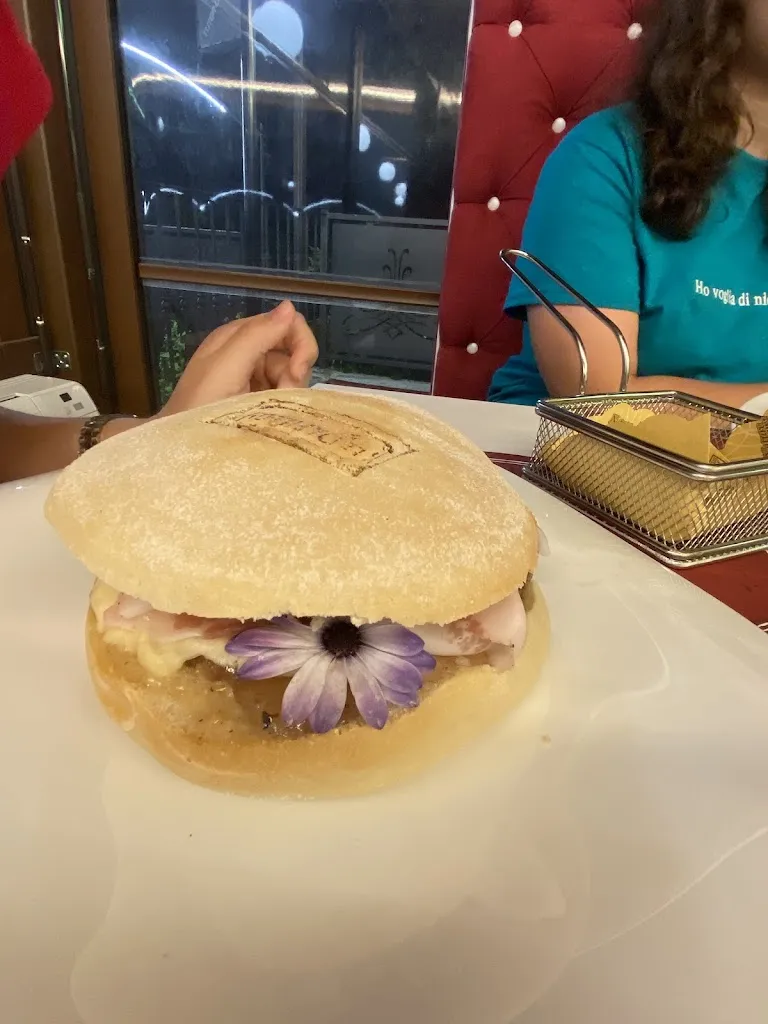 Philipp Scaglia_Le Papillon - Wood oven - Hamburger Gourmet_Pomaretto_review