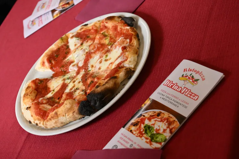 Pizzeria Ristorante Divina Pizza_Pomaretto_slider_image_2