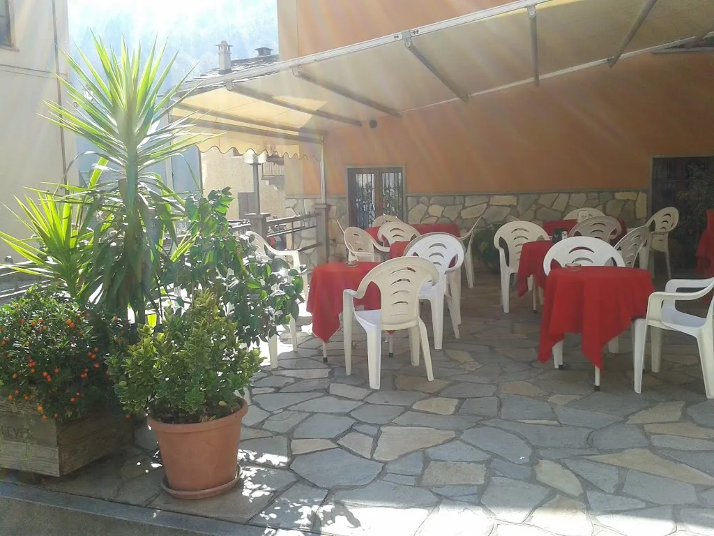 Trattoria Albergo Leon D'Oro restaurant in Pradleves