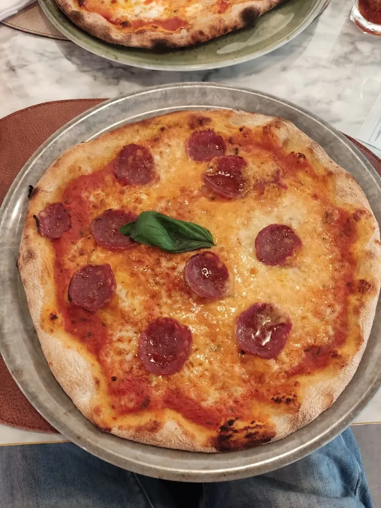 Angela Lano_Ristorante con pizza @ Hotel Lo Scoiattolo_Pralormo_review