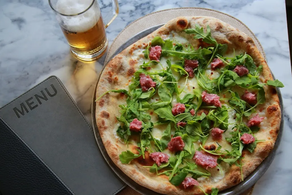 Ristorante con pizza @ Hotel Lo Scoiattolo_Pralormo_slider_image_3