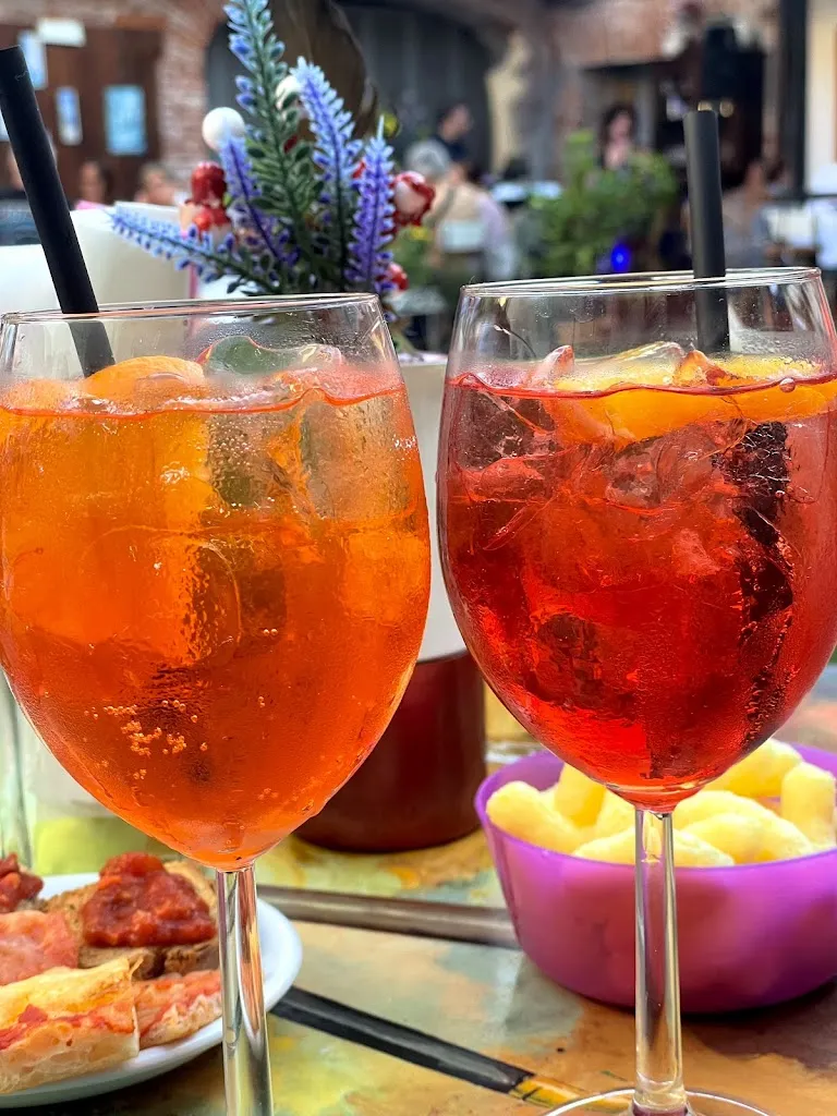 Winston Marino _Nel Cortile di Maria Caffè&Curiosità_Prato Sesia_recensione