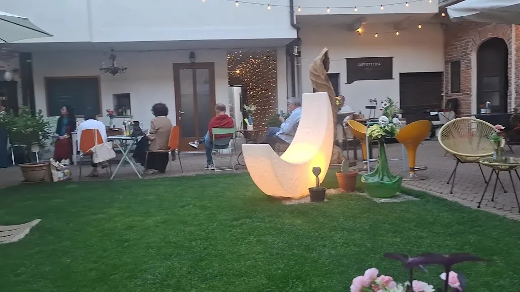 Nel Cortile di Maria Caffè&Curiosità_Prato Sesia_slider_image_2