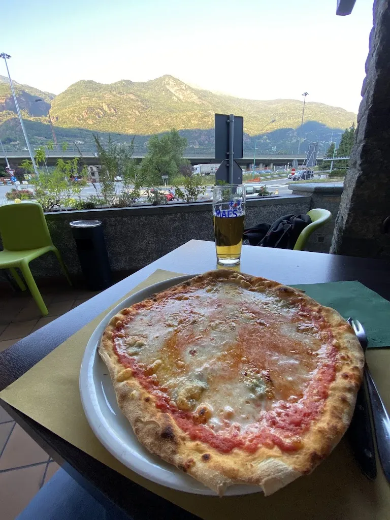 Pizzeria Magna Rosa_Quincinetto_slider_image_3