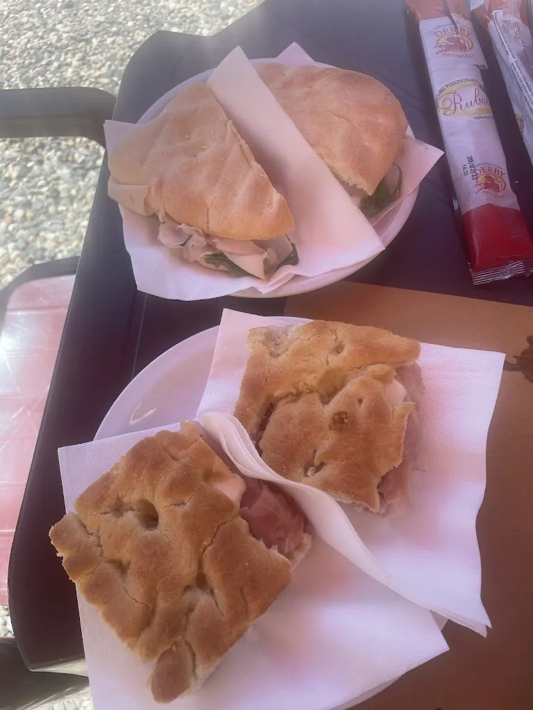 Mara Lynn van Dam_Caffetteria della Collina_Revigliasco_recensione