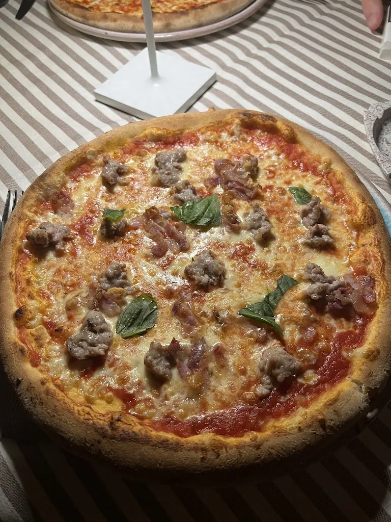 Menu_Sea view pizza - Giuliana's view_Revello_image_7