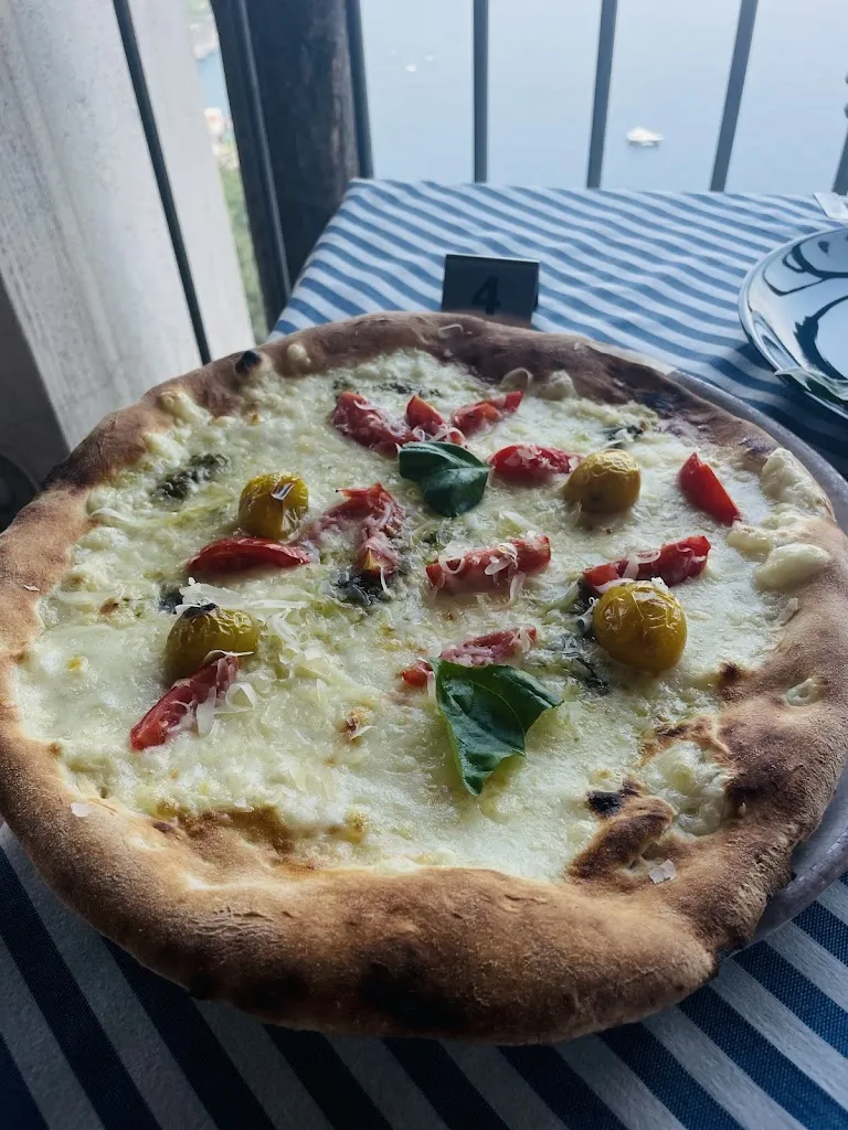 Menu_Sea view pizza - Giuliana's view_Revello_image_8