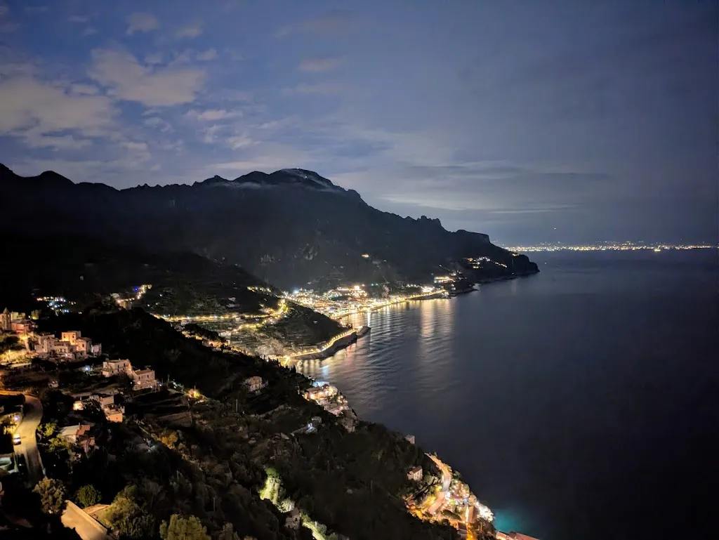 Sarah Marston-Jones_Sea view pizza - Giuliana's view_Revello_review