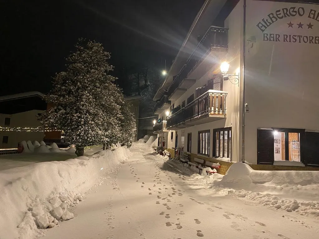 Albergo Alpino Cardini restaurant in Roburent