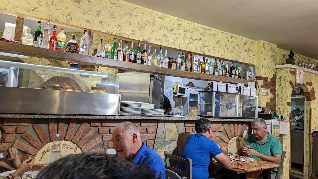 Pizzeria Il Caminetto restaurant in Roburent