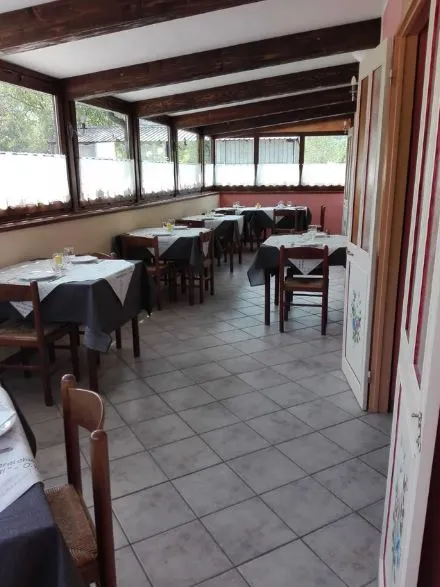 Ristorante Bar La Fermata restaurant in Roccasparvera