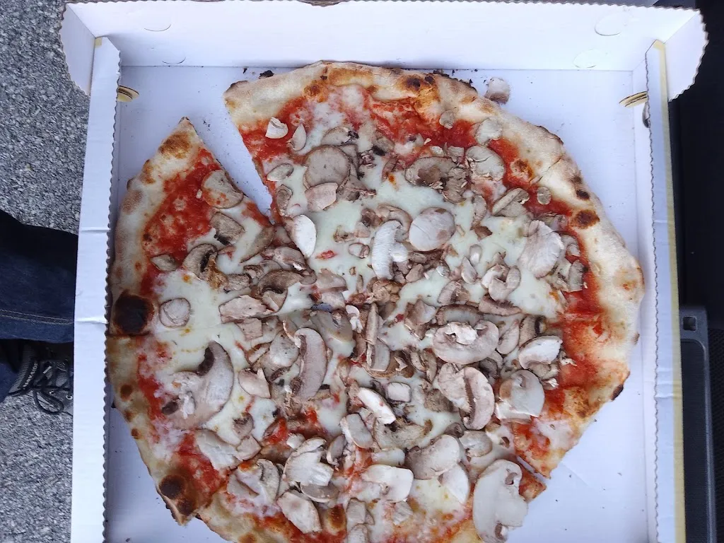 Pizzeria Restaurant Café Blues Brothers_Roccabruna_slider_image_3