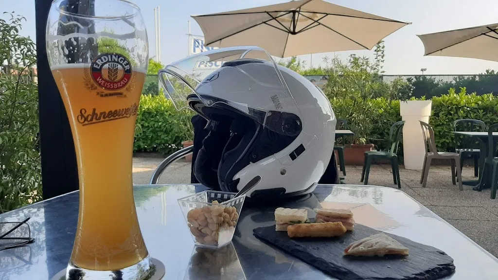 Gabriele Bozzola_Red Iris Cafè_Rovasenda_review