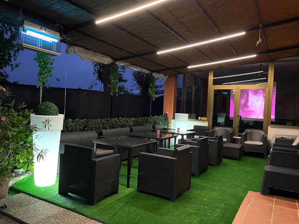 Red Iris Cafè_Rovasenda_slider_image_1