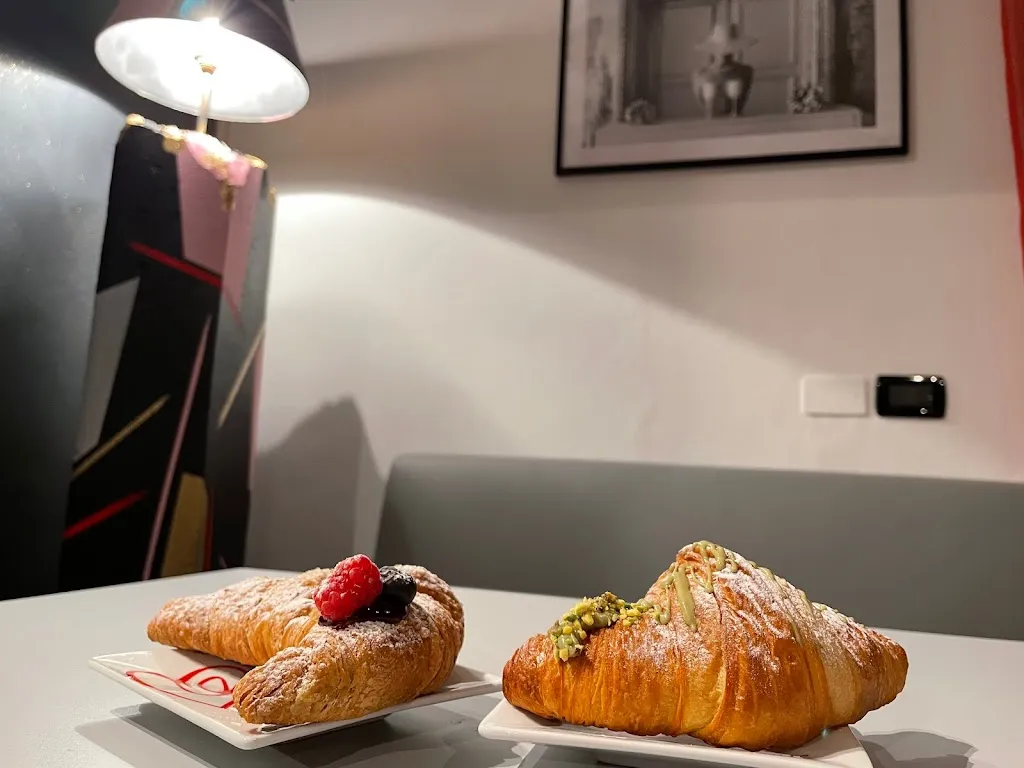 Red Iris Cafè_Rovasenda_slider_image_2