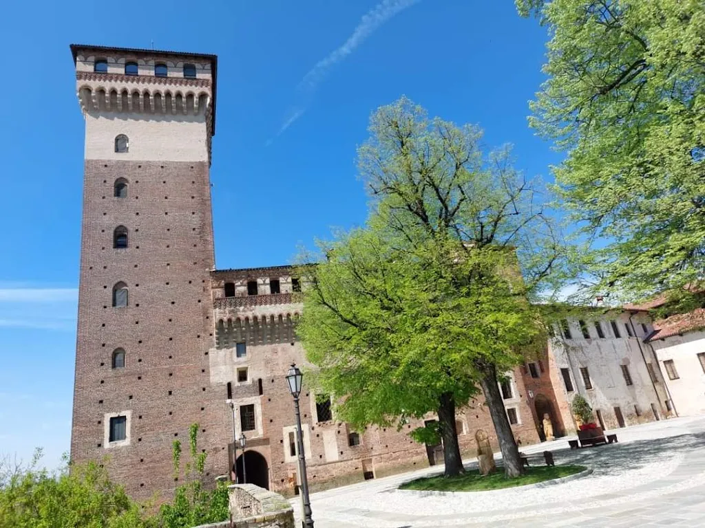 Castello di Rovasenda restaurant in Rovasenda