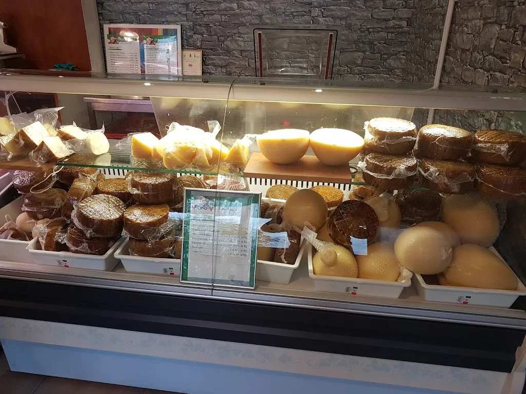 Harlan Draka_Salumificio Moreno - prosciutti e salumi_Faeto_review