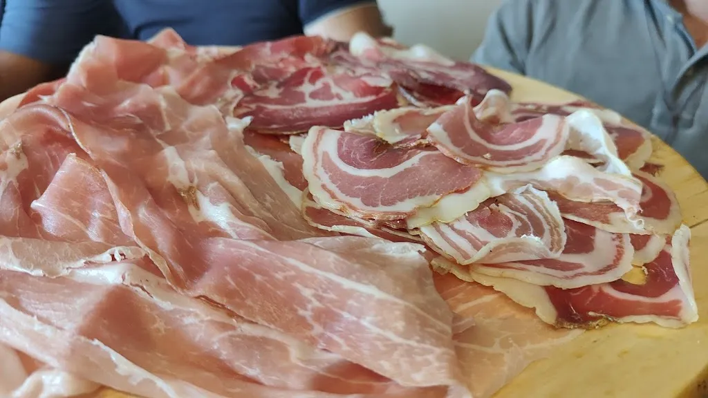 Salumificio Moreno - prosciutti e salumi_Faeto_slider_image_3