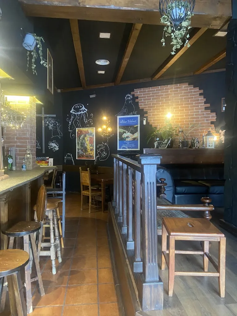 barbara micheletti_OTHERSIDE Rock Pub_Rosta_review