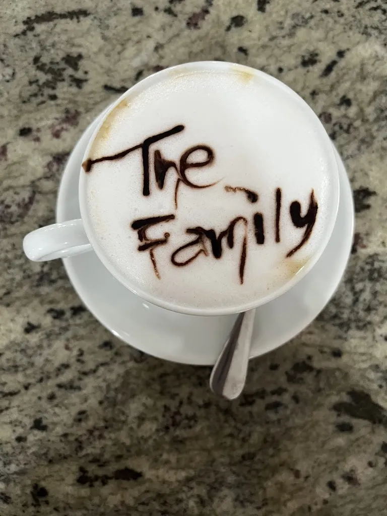 Betta_THE FAMILY_Salassa_review