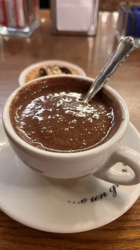 Antonello Balestrieri_Living Caffè_Roreto_review