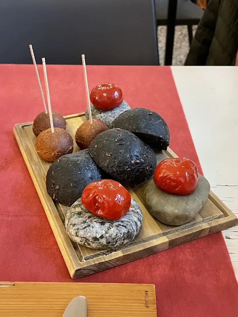 Carmen_Ristorante Osteria La Rosa Rossa_Roreto_review