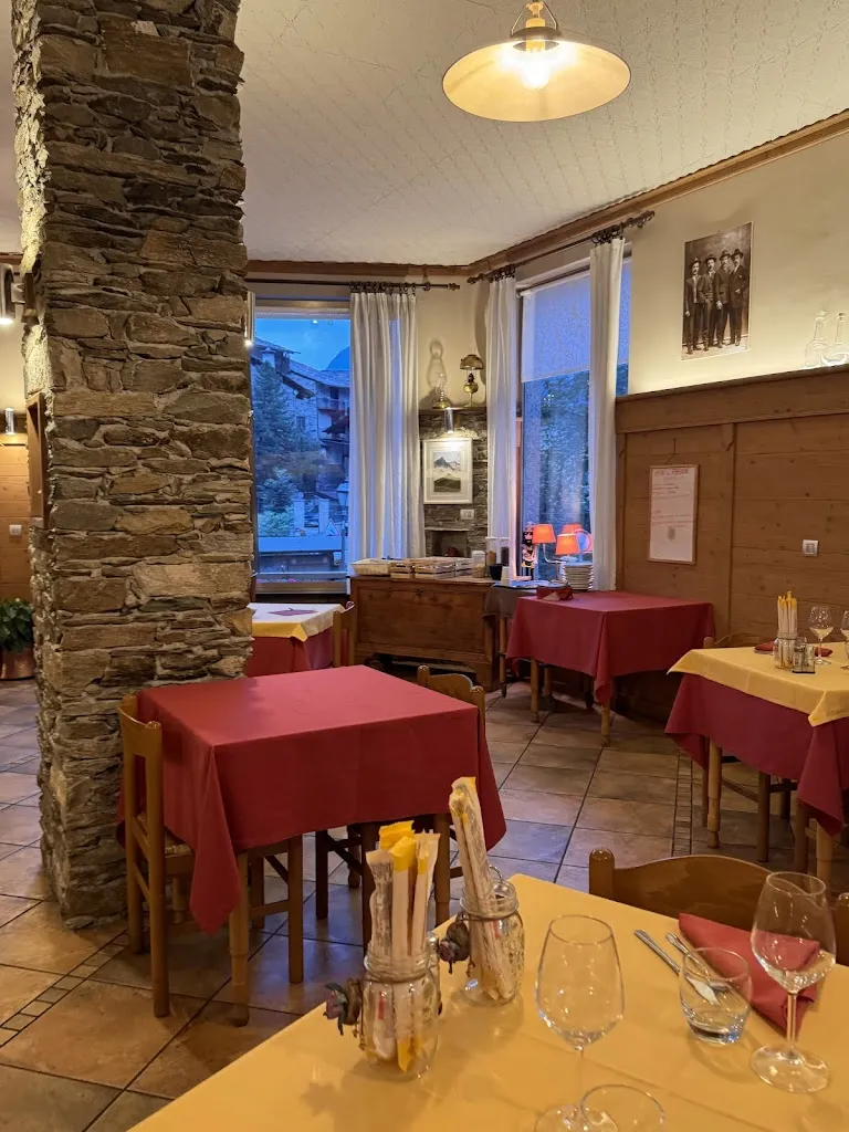 Ristorante albergo Amici restaurant in Sampeyre