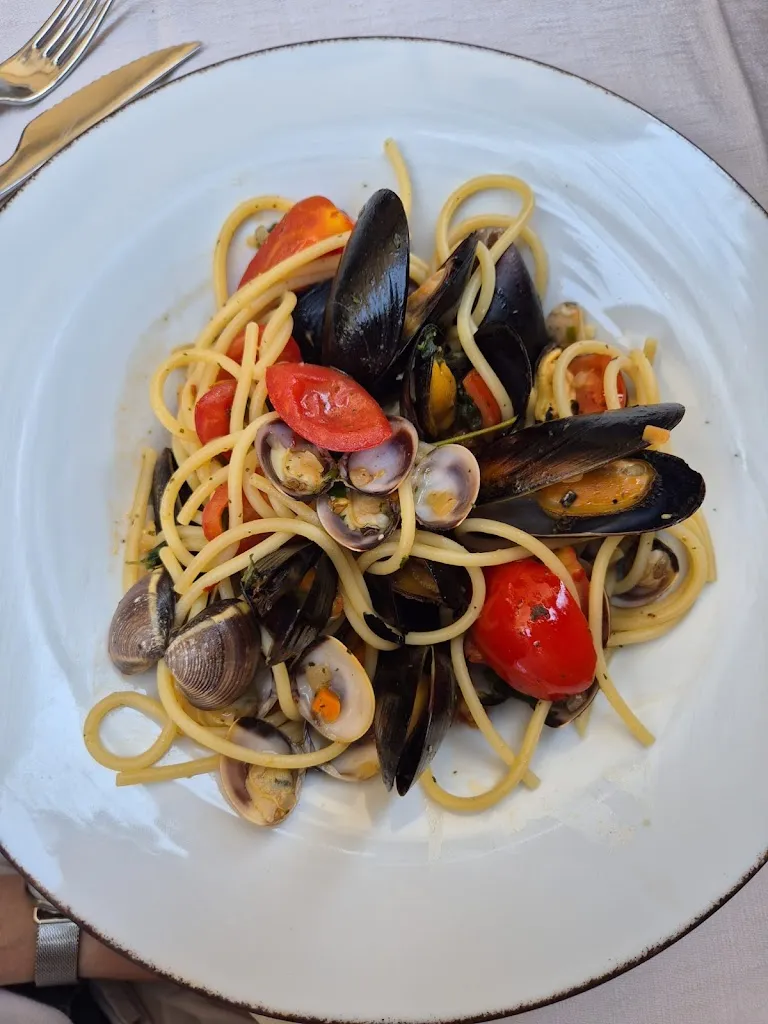 Peter Sartor_Luta’s Sapore Divino bistrot , food & wine_Sale_review