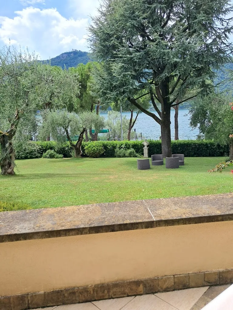 Dries Roekaerts_Villa Kinzica_Sale_recensione