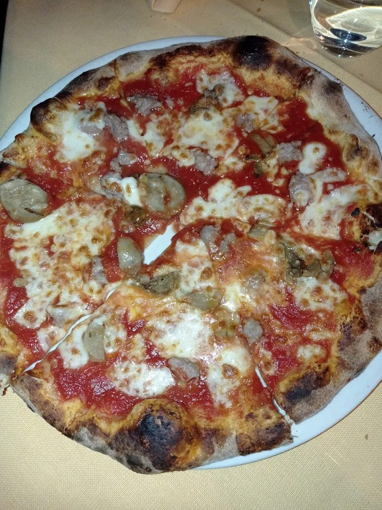 Rosalia Di Renzo_La Casa Gialla Ristorante Pizzeria_Castel Castagna_recensione