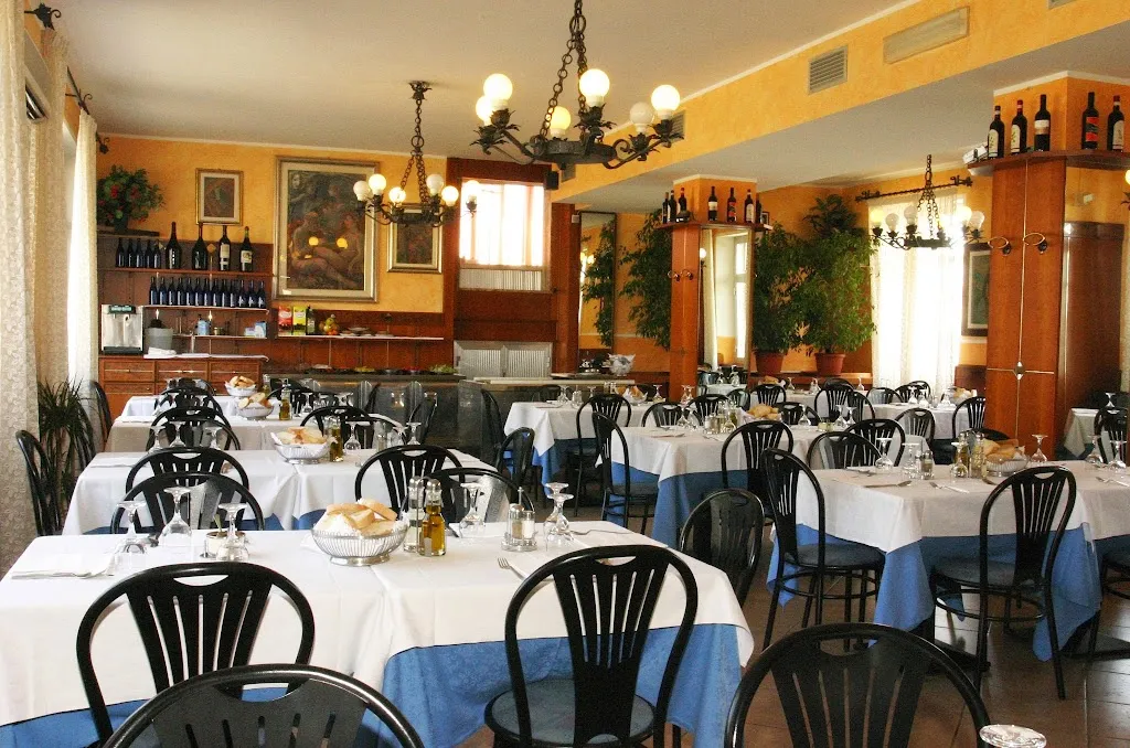 Ristorante Pizzeria Piccadilly_Santhià_slider_image_1