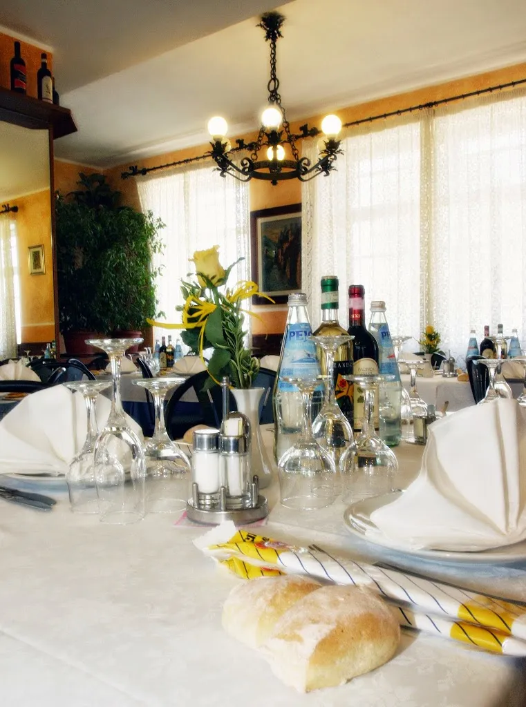 Ristorante Pizzeria Piccadilly_Santhià_slider_image_2