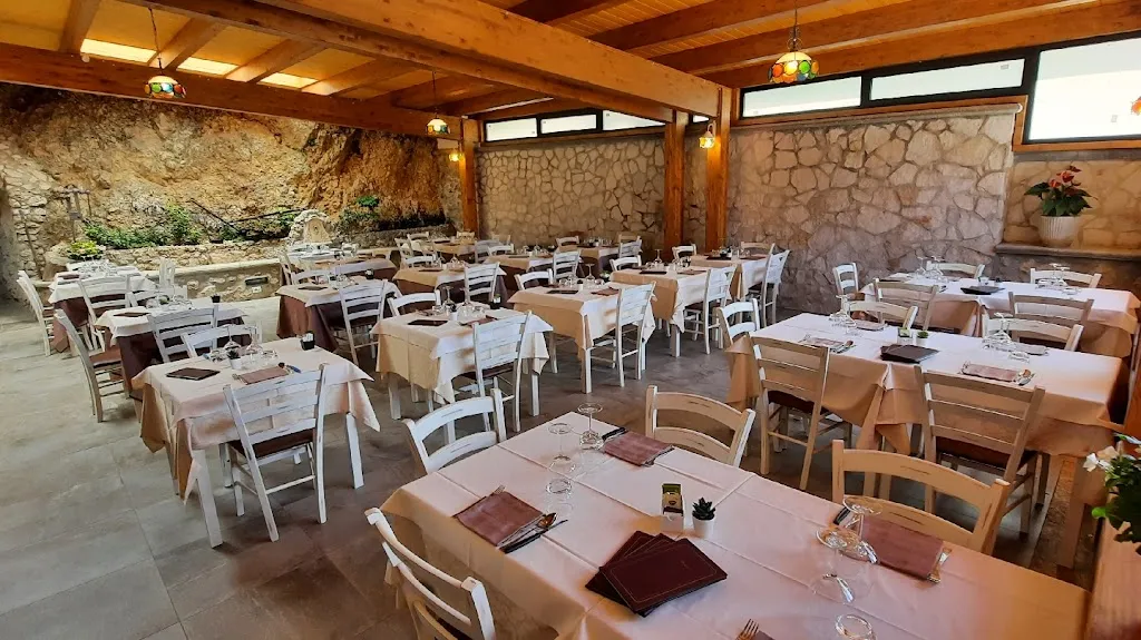 Osteria del Lupo (Abruzzo-L'Aquila) restaurant in Castel del Monte