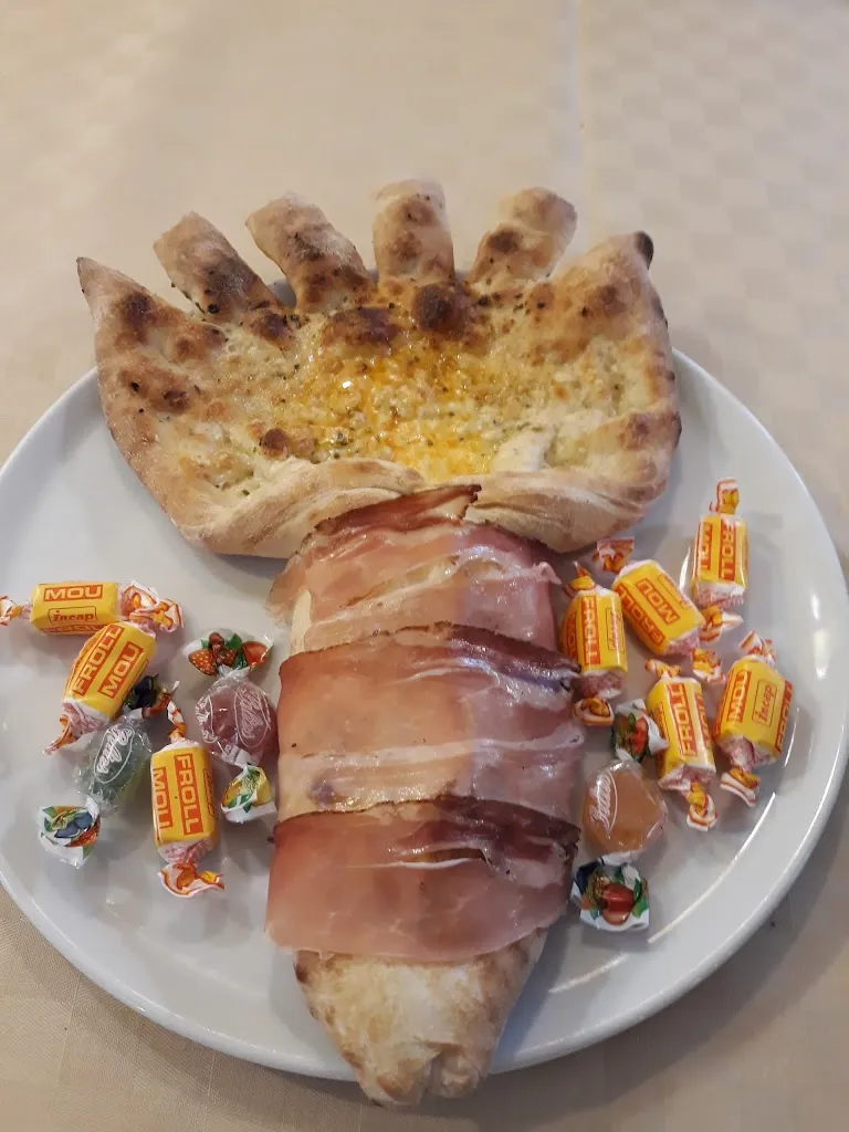 Bar Ristorante Pizzeria Le Due A Di Bet A.&Gradina M_Scopa_slider_image_2