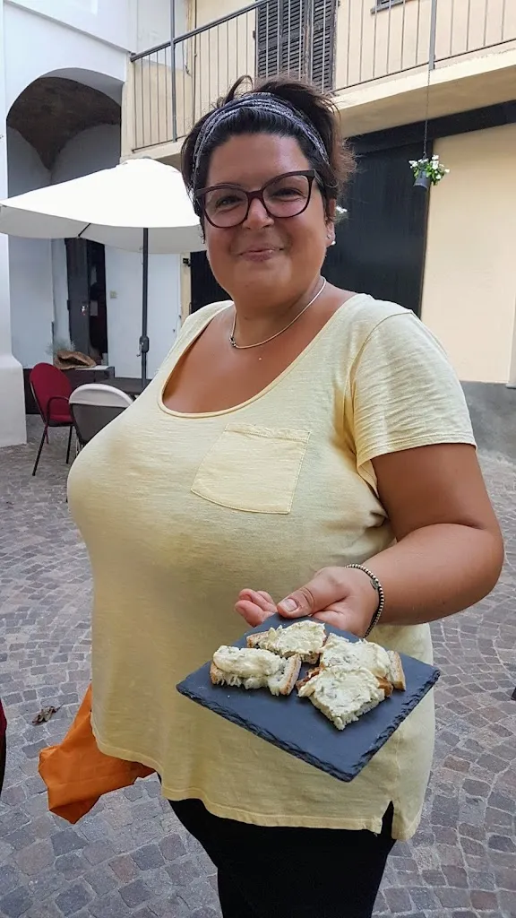 Sid Osmany_È...DiVino - La Vineria_Serralunga d'Alba_review