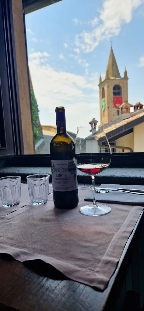 Chryssanthie Polyzou_Vinoteca Centro Storico_Serralunga d'Alba_review