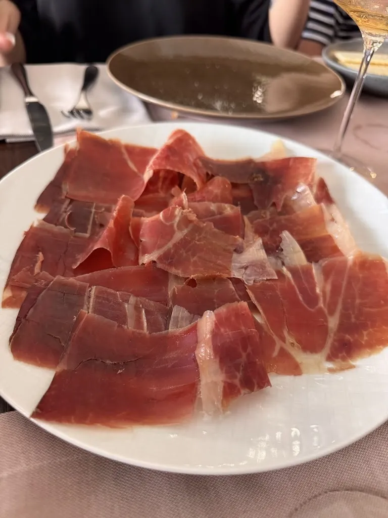 V E_Vinoteca Centro Storico_Serralunga d'Alba_review