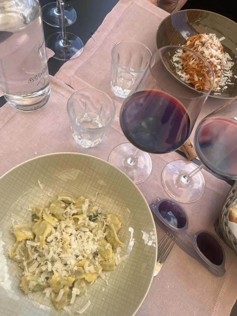 Linda Thorsen_Vinoteca Centro Storico_Serralunga d'Alba_review